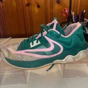 Men's Athletic Shoes in Green and Pink